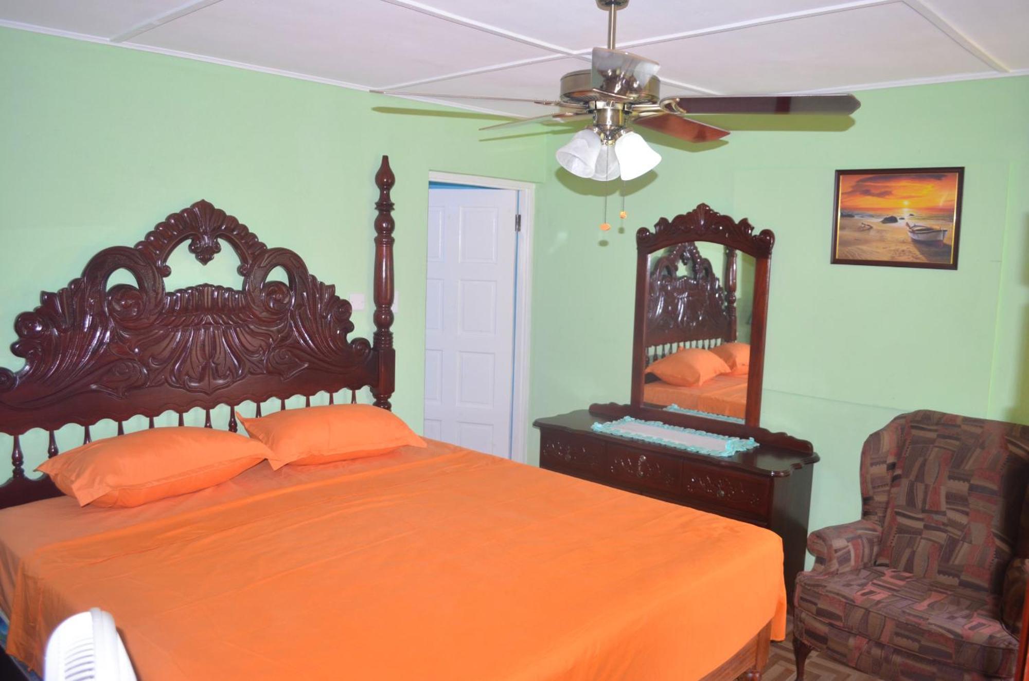 Little Shaw Park Guest House Ocho Rios Exterior photo
